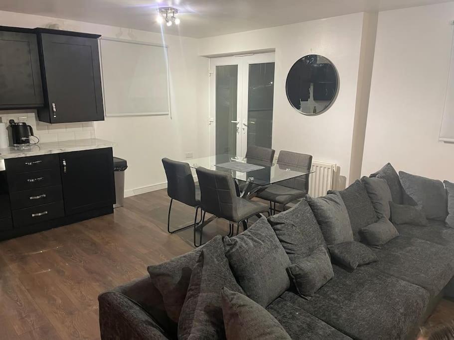 Stunning Central Apartment With Free Parking Sheffield Bagian luar foto
